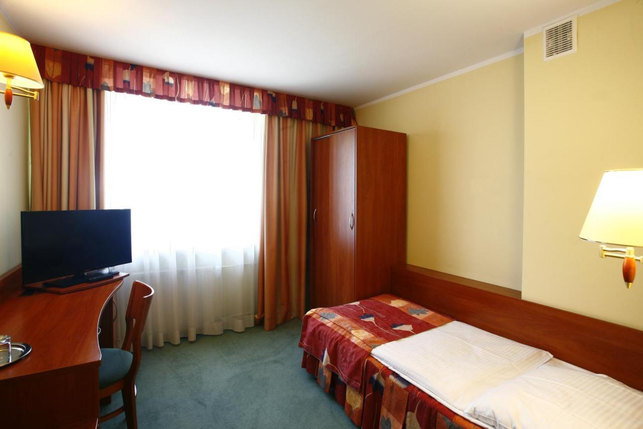 Hotel Prezydencki 3-Star Rzeszow Exterior photo