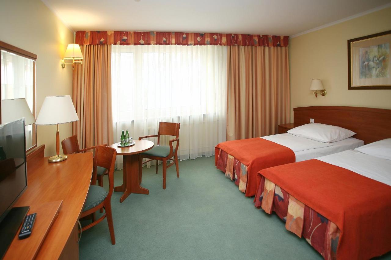 Hotel Prezydencki 3-Star Rzeszow Exterior photo